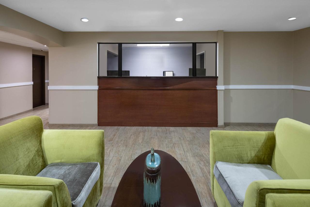 Super 8 by Wyndham Nyack NY Hotel Bagian luar foto