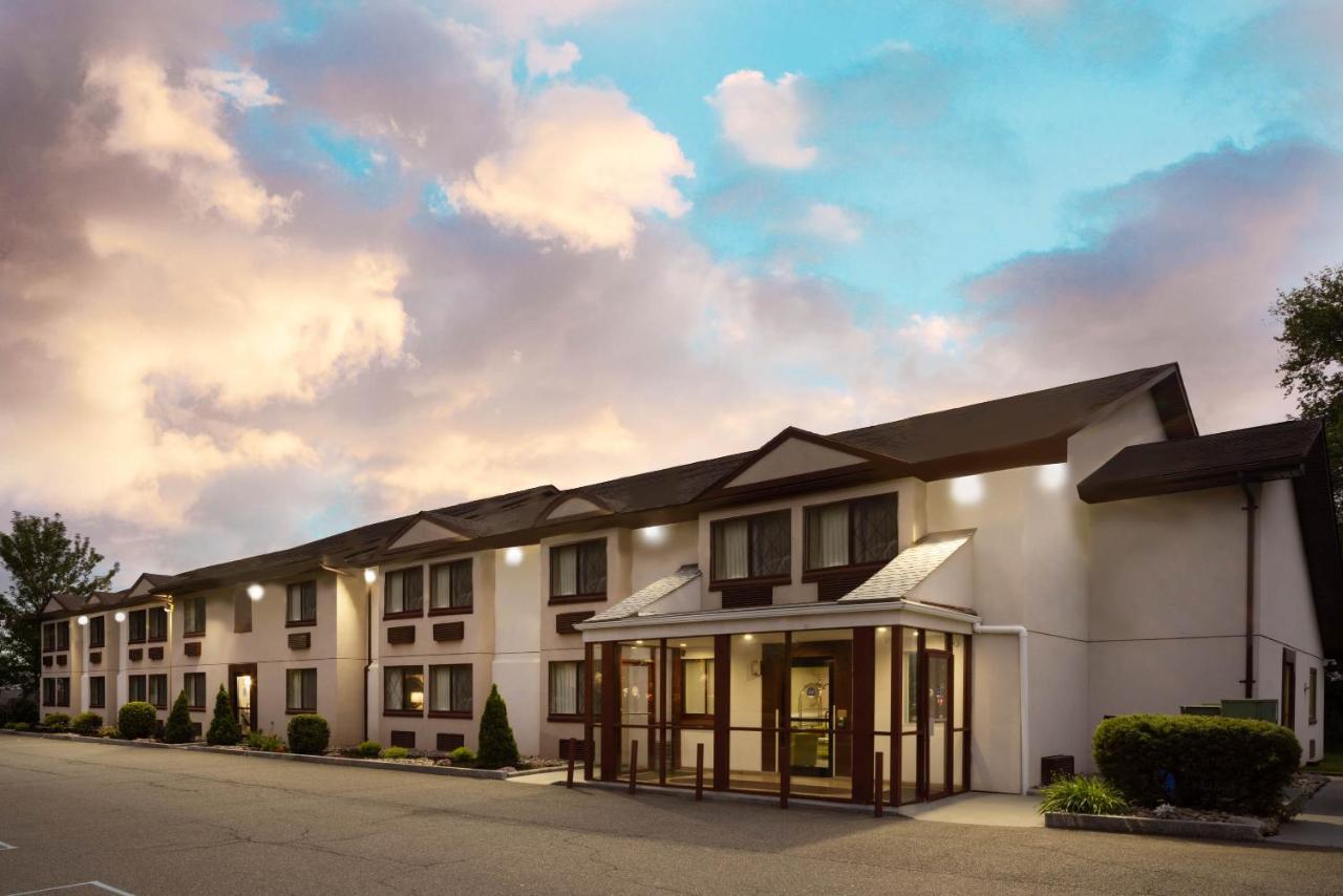Super 8 by Wyndham Nyack NY Hotel Bagian luar foto