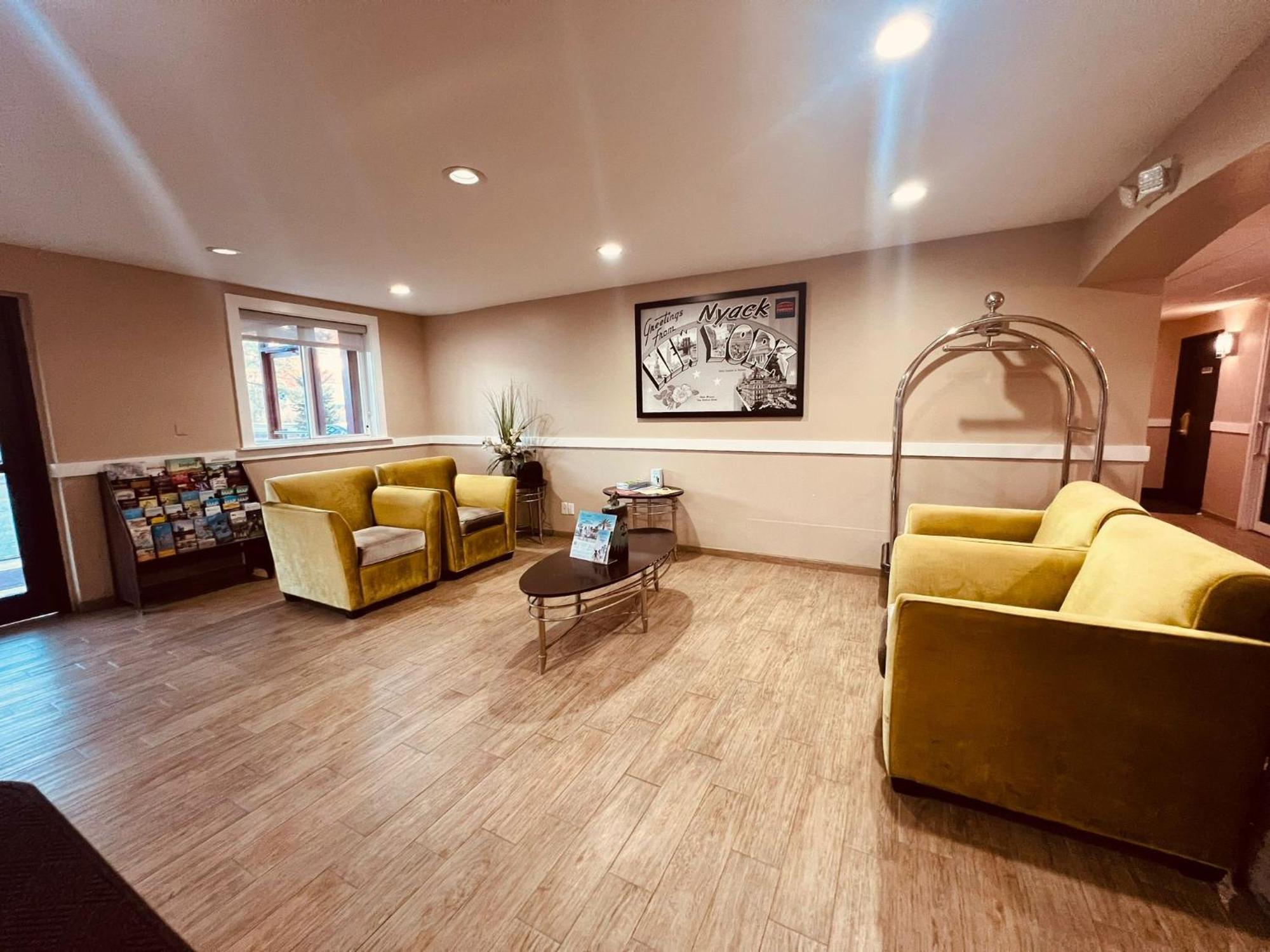 Super 8 by Wyndham Nyack NY Hotel Bagian luar foto